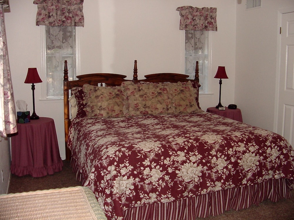 Standard Quadruple Room, Ensuite (Red Delicious) photo 1
