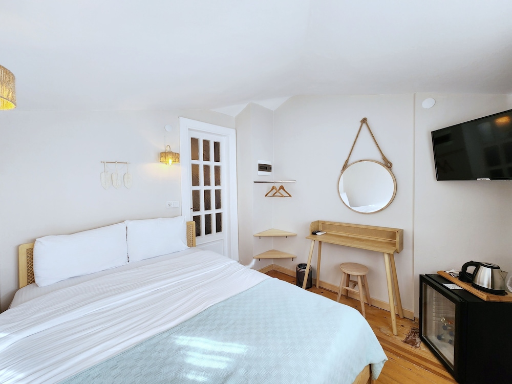 Standart Oda Terasli- Bahçe Manzarali (Prokonisos)