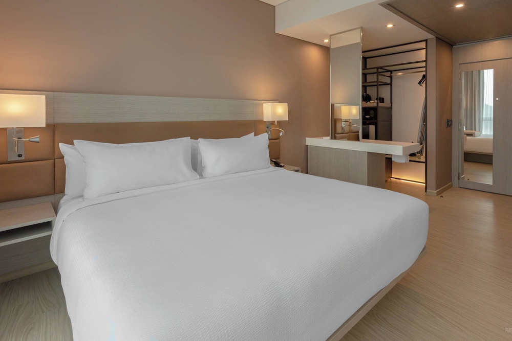 Room, 1 King Bed, City View photo 2