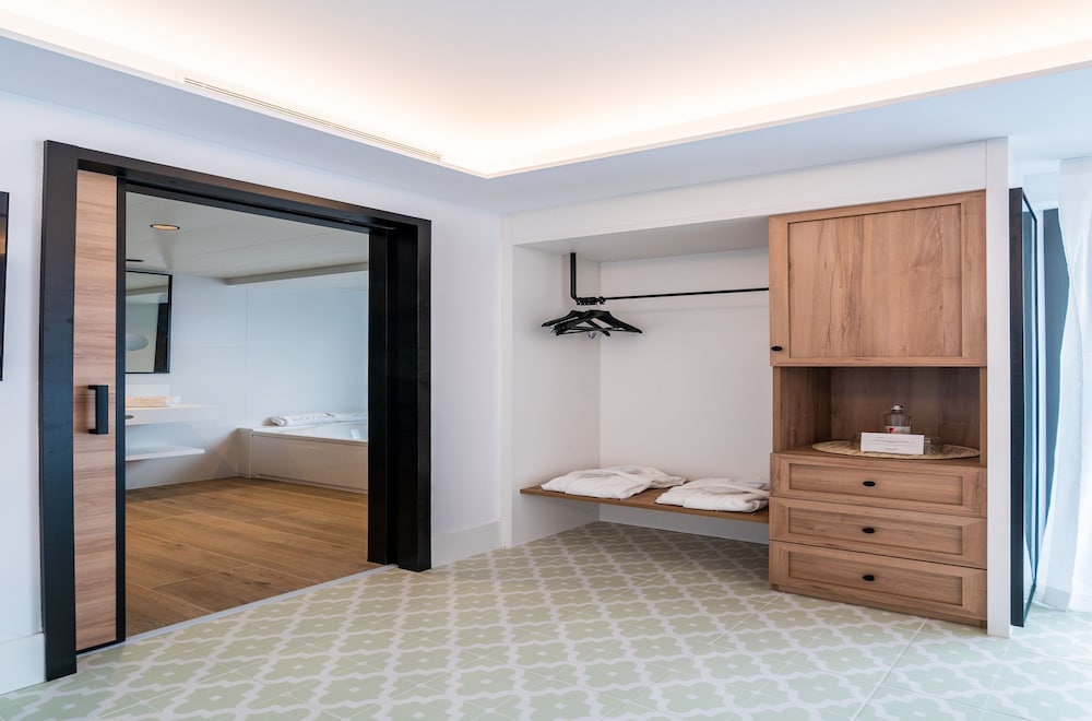 Premium Room, Balcony (Interior Jacuzzi) photo 3