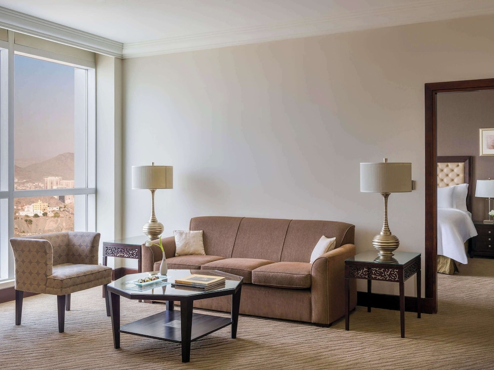 Fairmont Gold, Executive Suite, 1 King Bed with Sofa bed, City View - Photo 6