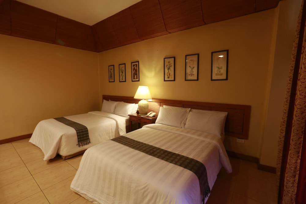 Executive Suite - Photo 4