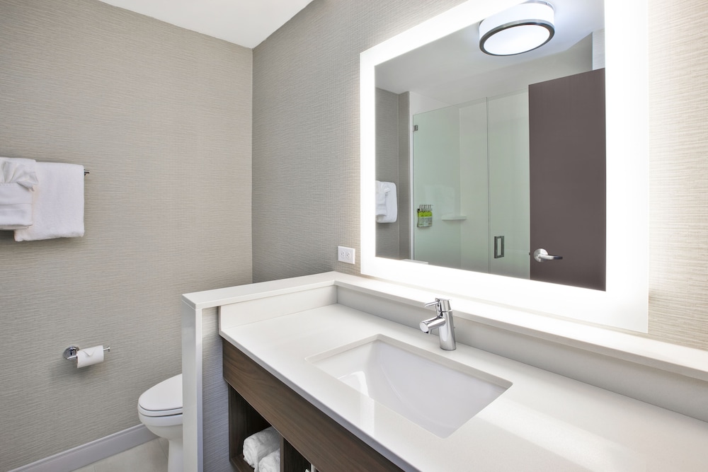 Suite, 1 King Bed (Additional Living Area) photo 2