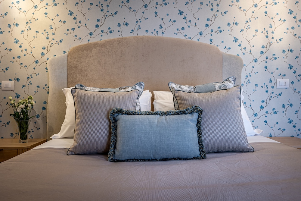 Standard Double Room - Photo 13