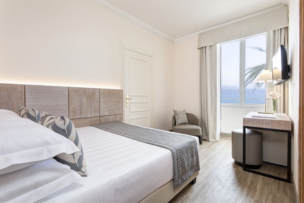 Superior Double Room, Sea View - Photo 3