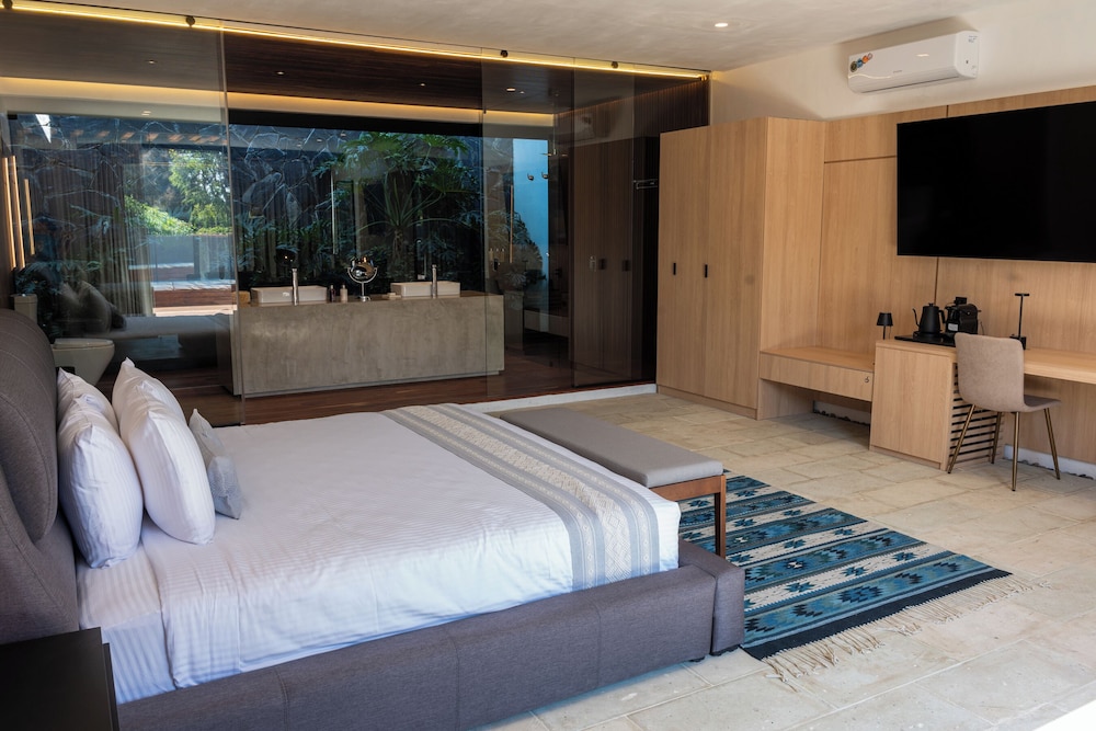 Superior Suite, City View photo 2