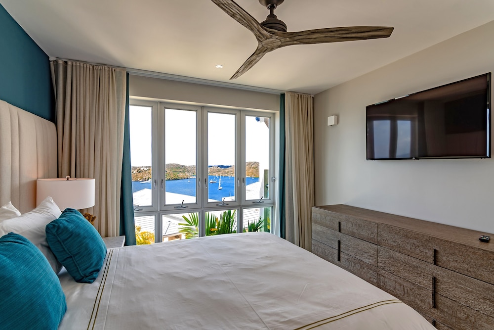 Deluxe Condo, Multiple Beds, Pool Access, Ocean View