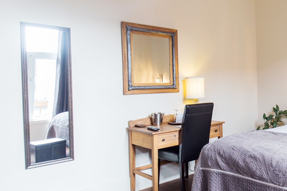 Room, 1 Queen Bed (Chambre 4) photo 1
