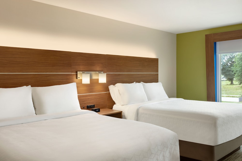 Standard Room, 2 Queen Beds - Photo 2