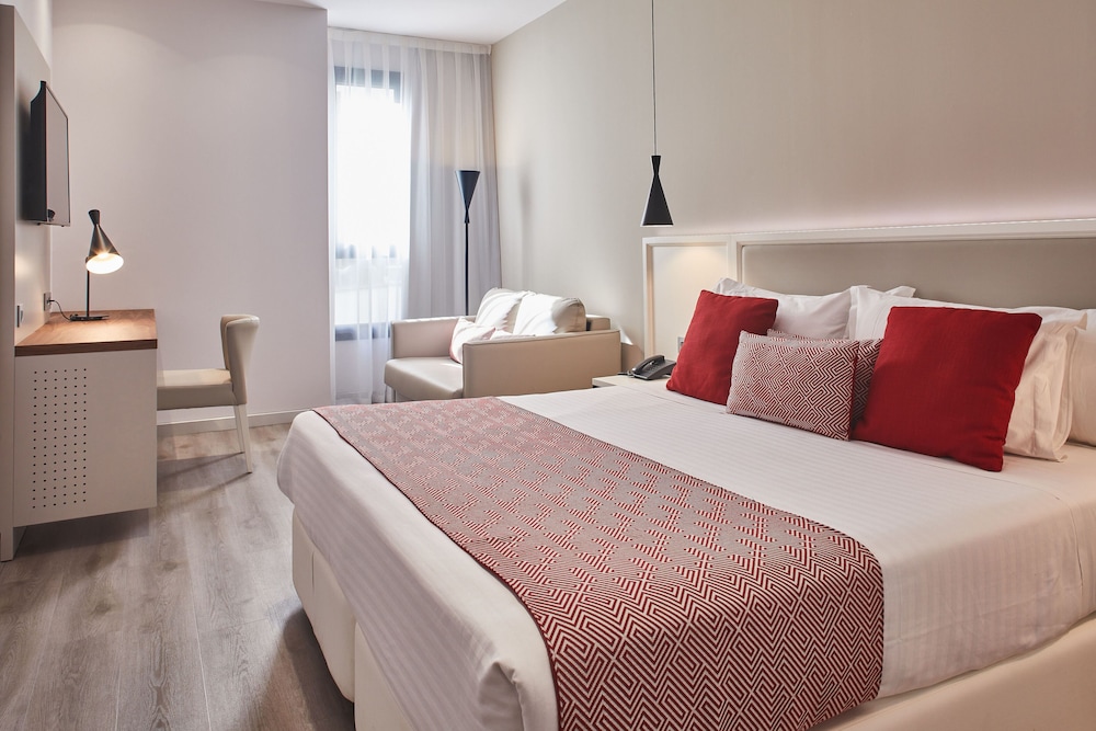 Deluxe Triple Room (2 Adults + 1 Child)