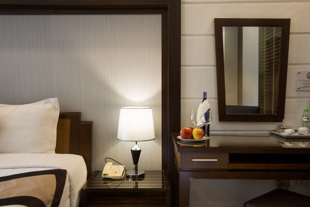 Honeymoon Room, 1 Queen Bed photo 2
