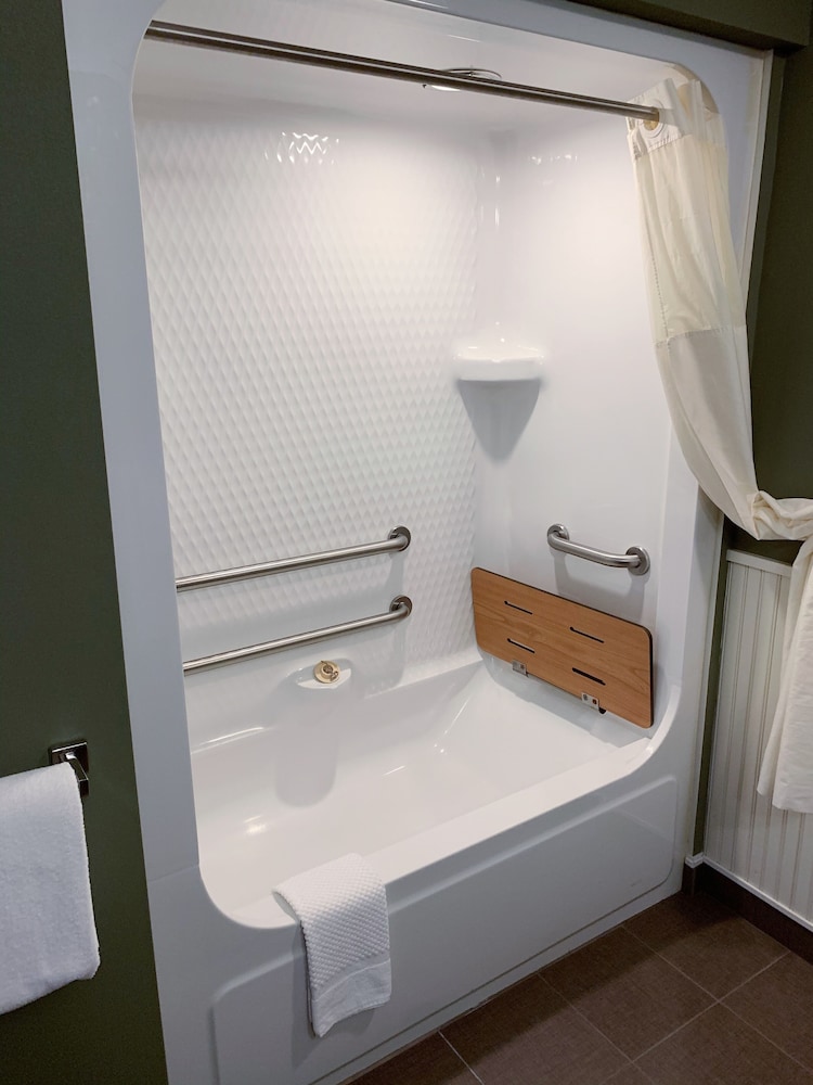 Room, 1 Queen Bed, Accessible, Non Smoking (Tub with a bench) - Photo 4