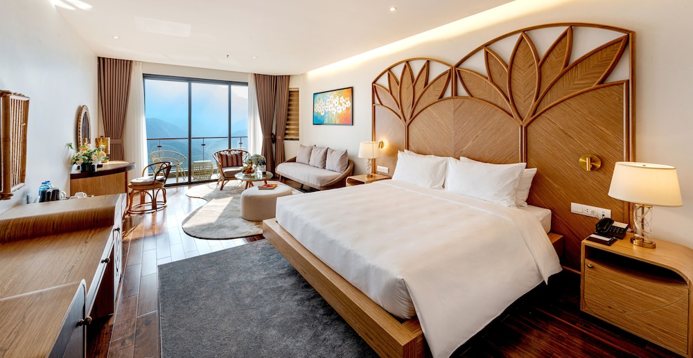 Premier Room, Valley View - Photo 5
