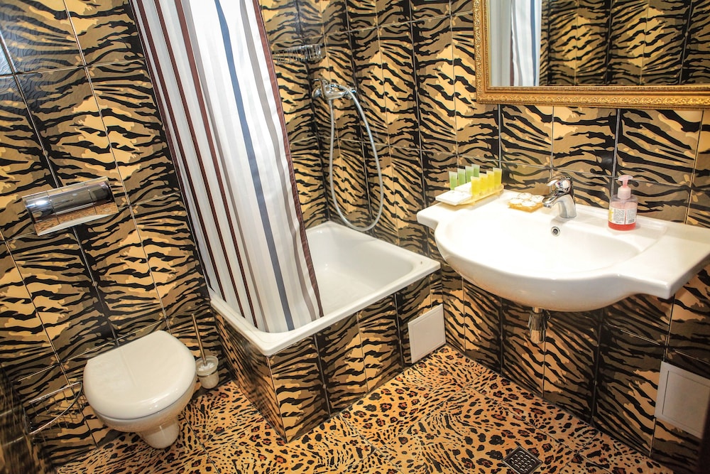Standard Double Room, City View photo 3