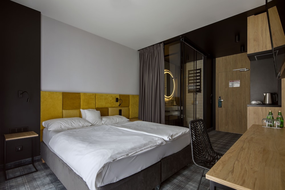 Standard Room, Balcony - Photo 13