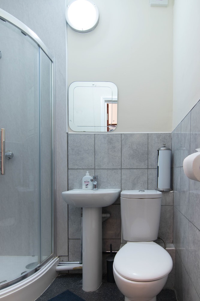 Standard Double Room, Private Bathroom - Photo 5