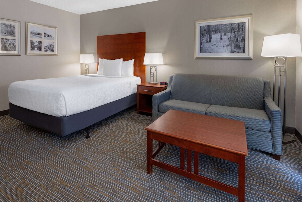 Room, 1 Queen Bed, Accessible, Non Smoking (Ground Floor) - Photo 1