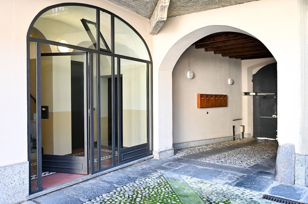 One & Only Lake View Apartment in Central Como, Photo 20