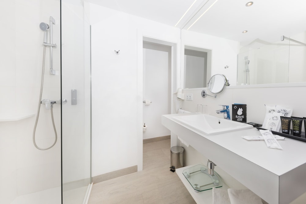 Deluxe Room, Sea View (2 Adults) - Photo 2