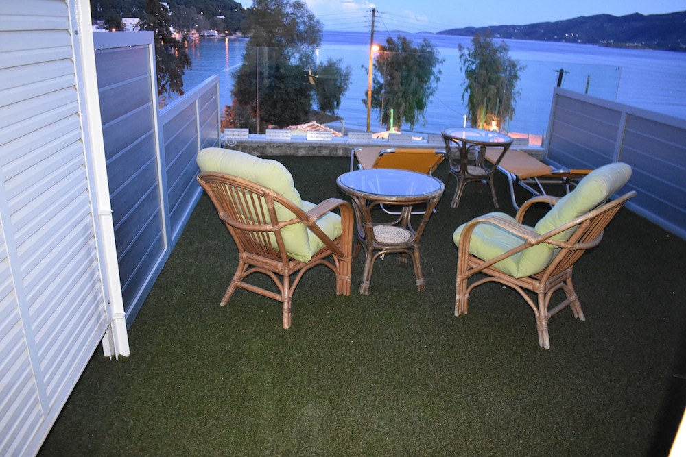 Classic Double or Twin Room, Sea View (with Private Garden) - Photo 3
