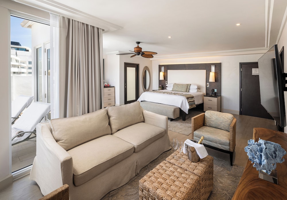 Junior Suite, 1 King Bed with Sofa bed, Balcony, City View