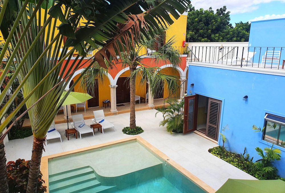 Superior Suite, 1 King Bed, Terrace, Pool View photo 2
