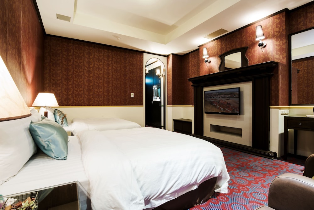 Standard Room, 1 King Bed, Accessible (Roll-In Shower) - Photo 2