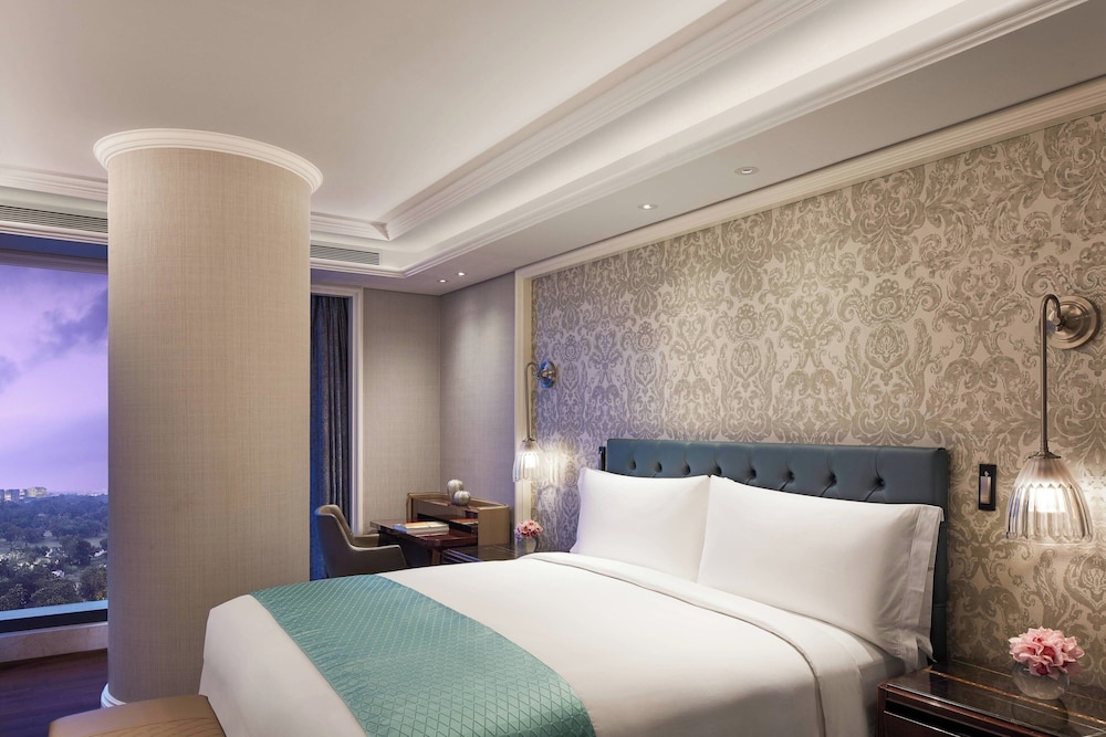 Executive Suite, 1 Bedroom - Photo 2