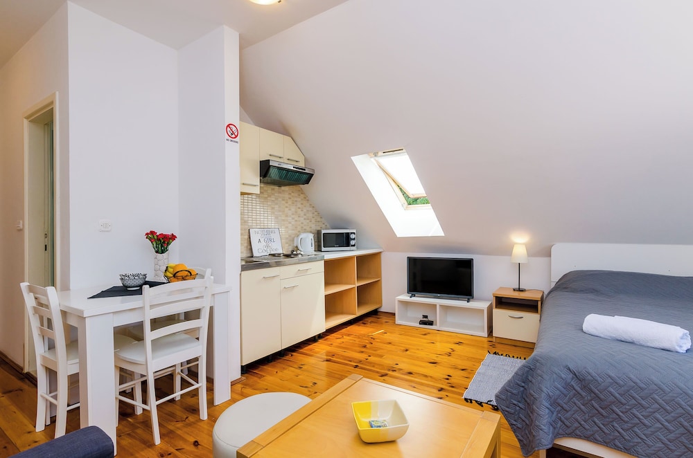 Studio (Studio (2 Adults) - Attic) photo 1