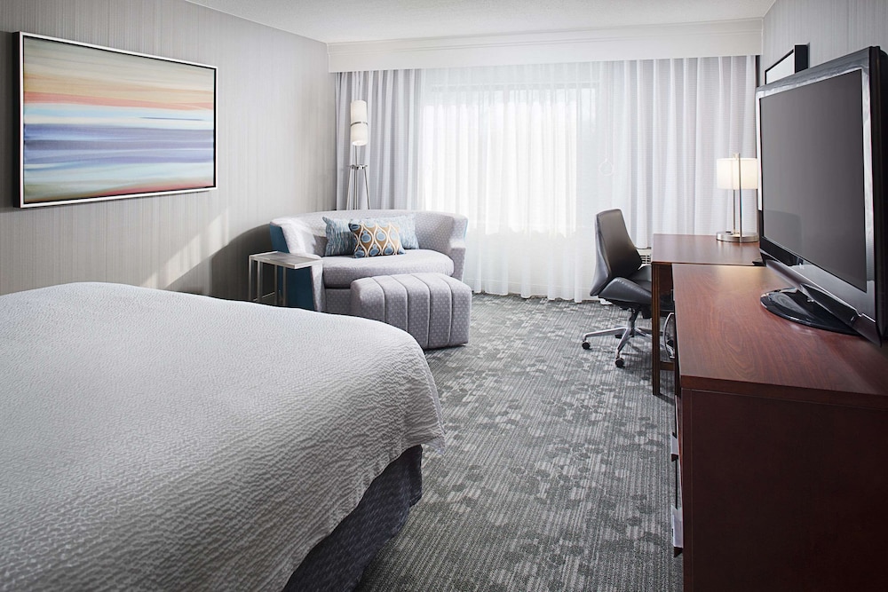 Standard Room, 1 King Bed, Non Smoking - Photo 1