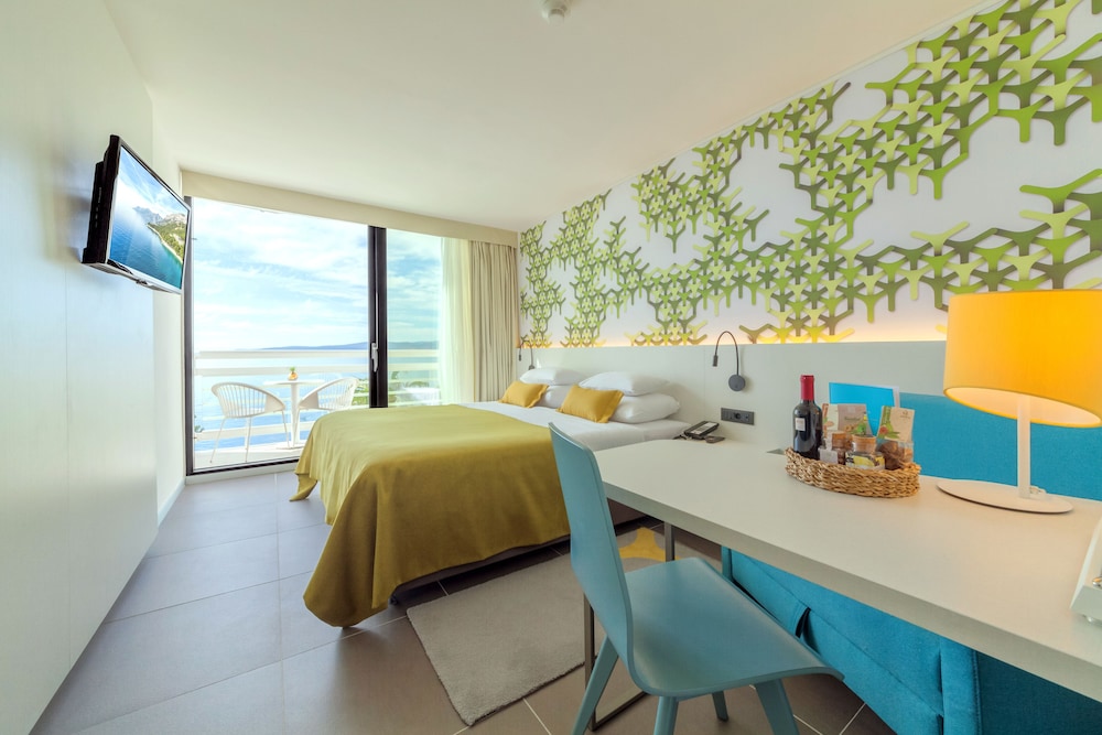 Standard Double Room, Balcony, Partial Sea View (Annex Building) - Photo 3