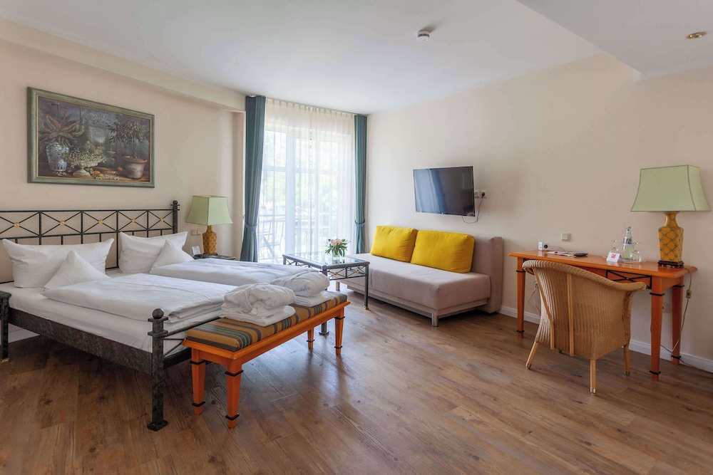 Superior Room, 1 Double Bed, Balcony (with Sofabed) photo 2