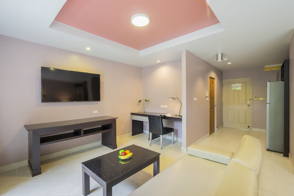 Deluxe Room - Photo 9
