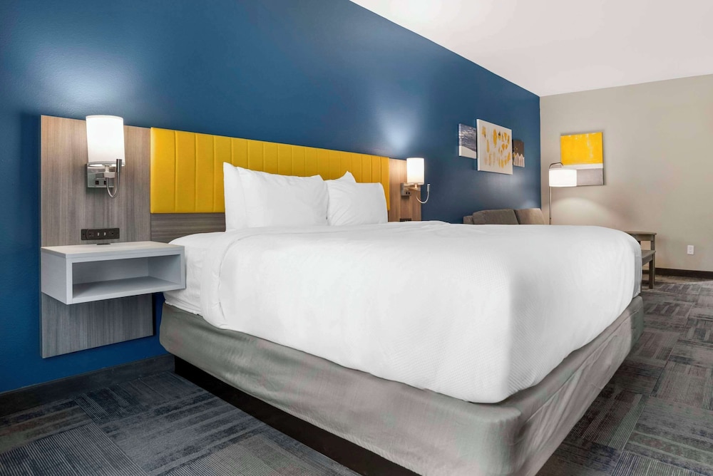 Suite, 1 King Bed, Accessible, Non Smoking - Photo 7