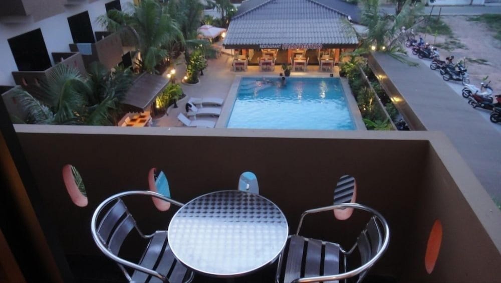 Standard Double Room, 1 King Bed, Pool View photo 3