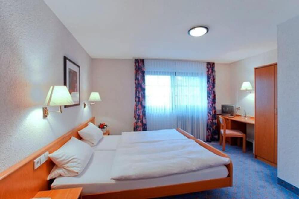 Deluxe Double Room Single Use, 1 Queen Bed