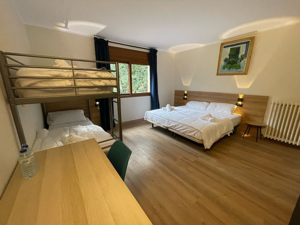Habitación Cuádruple Confort, Múltiples Camas, Baño Compartido, Vista al Jardín