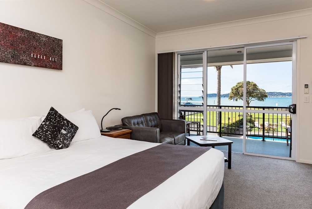 Studio Suite, 1 King Bed, Sea View photo 1