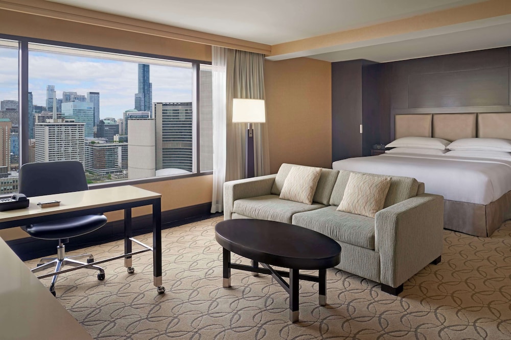 Junior Suite Kitchenette - One King Bed