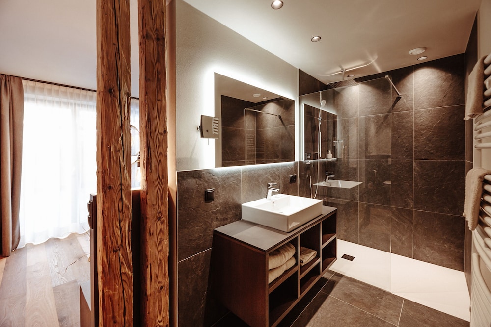 Grand Slow Room