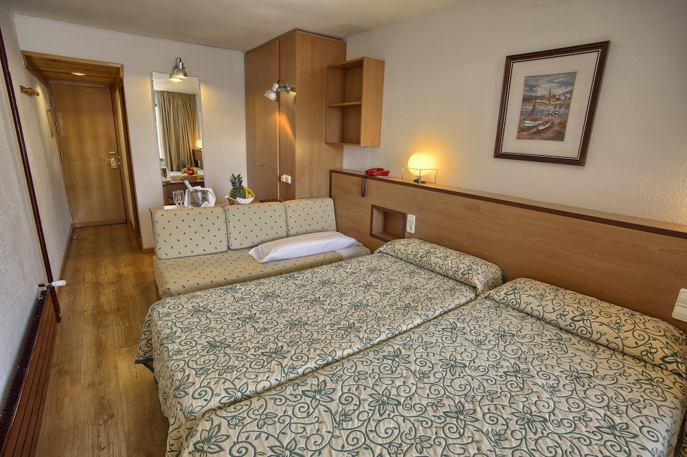 Standard Double Room - Photo 2