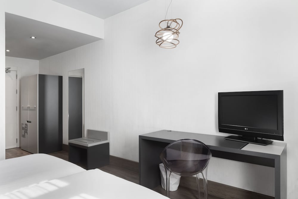 Standard Double Room - Photo 2