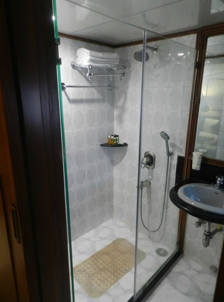 Deluxe Room - Photo 8