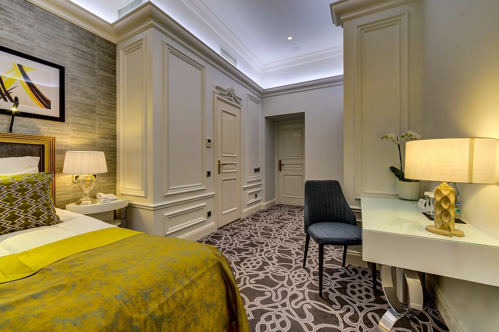 Premium Double or Twin Room photo 2