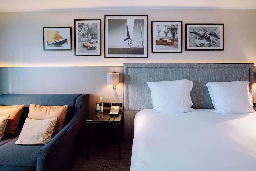 Deluxe Room, 1 King Bed with Sofa bed