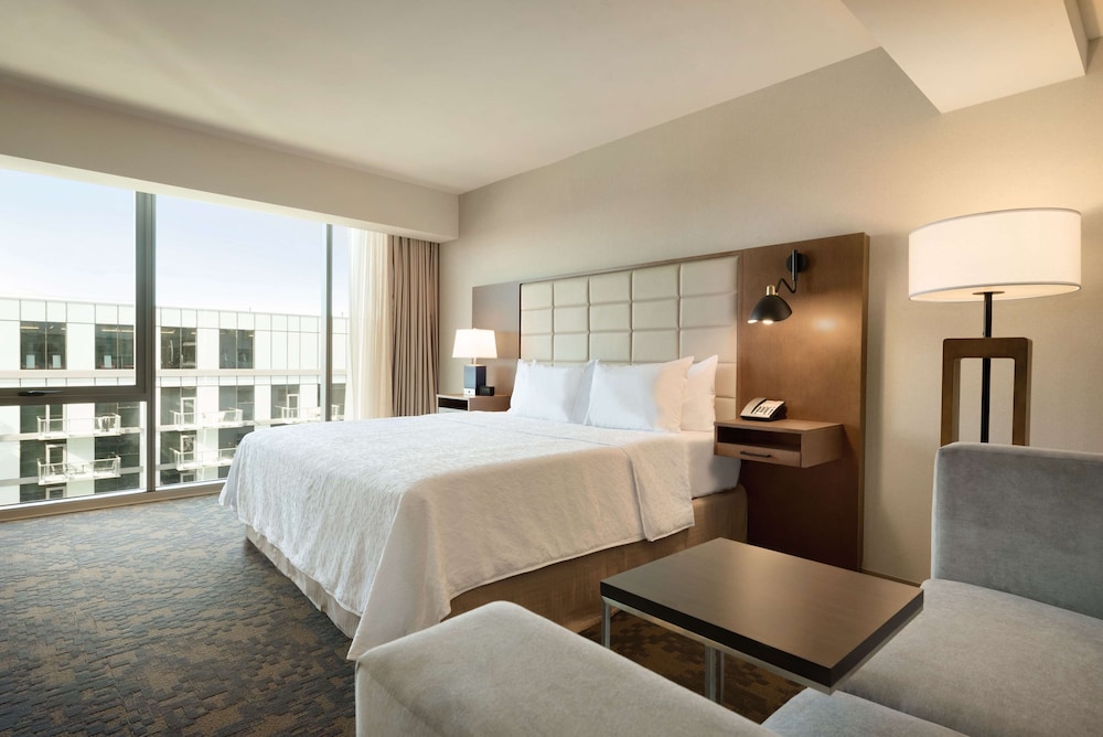 Room, 1 King Bed, Accessible, Non Smoking (Roll-in Shower)