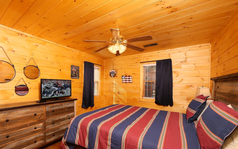 House, Multiple Beds (Heavenly Creekside #276) photo 1
