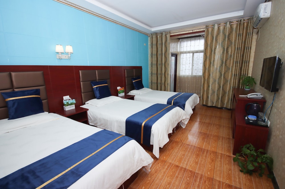 Deluxe Triple Room photo 2