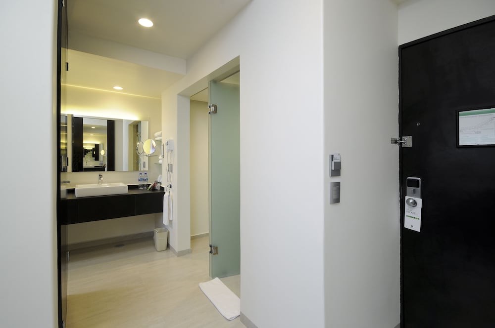 Suite, 1 King Bed, Accessible, Jetted Tub - Photo 6