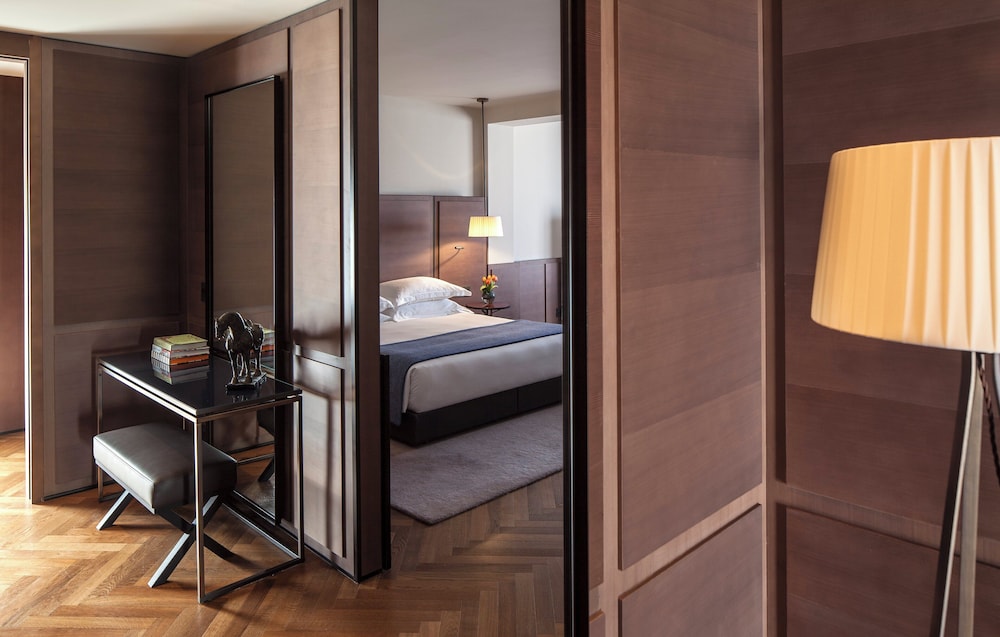 Junior Suite with Balcony and Old City View. - Photo 3